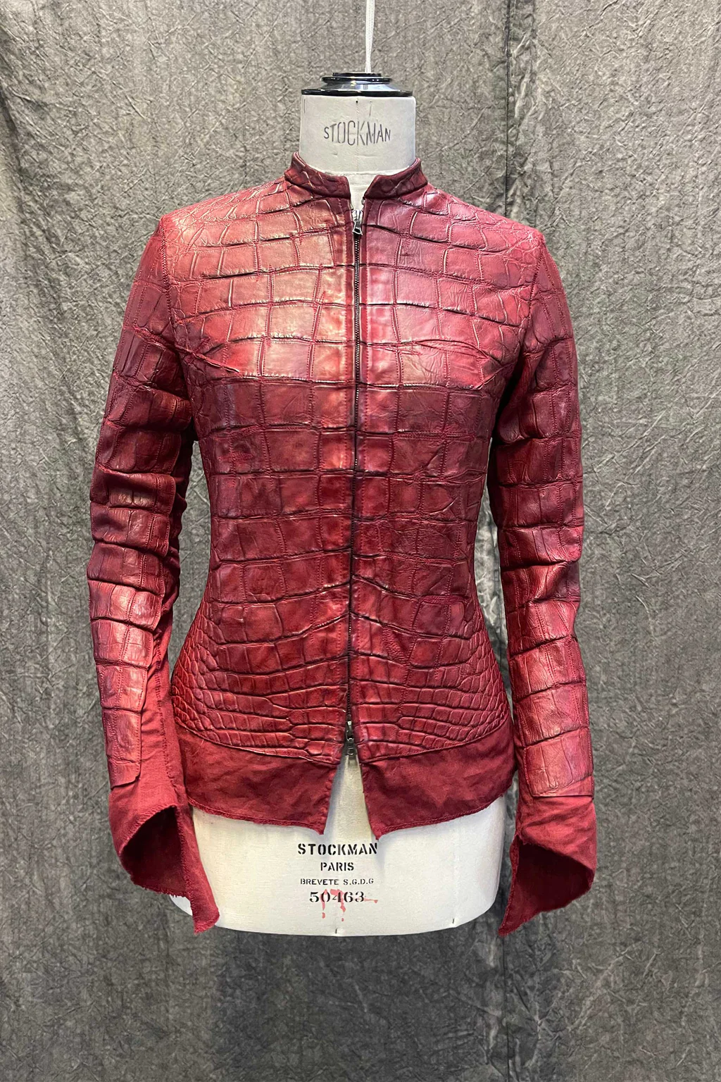 isaac-sellam-experience-affamee-alligator-red_1